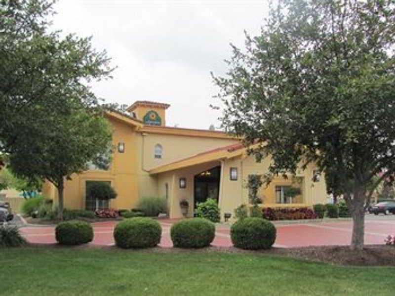 La Quinta Inn By Wyndham Indianapolis Airport Lynhurst Exterior foto